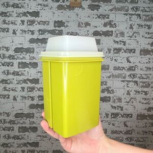 Tupperware | vintage pickle container